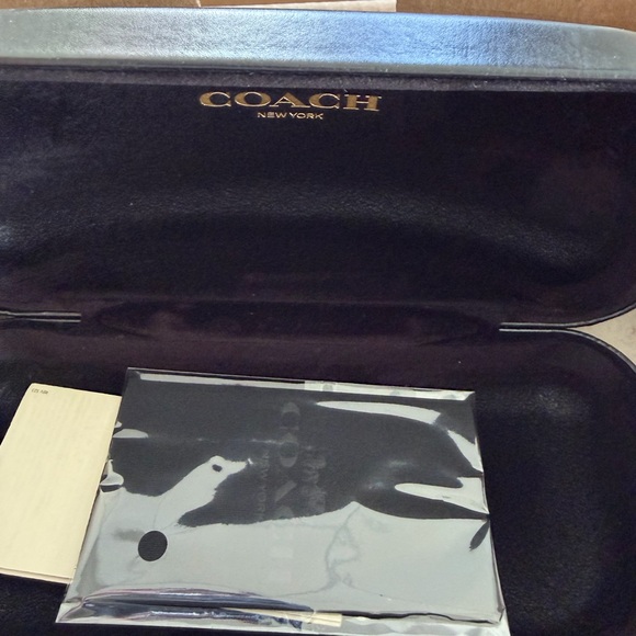 NWT Coach sunglasses with Coach case - Picture 6 of 8
